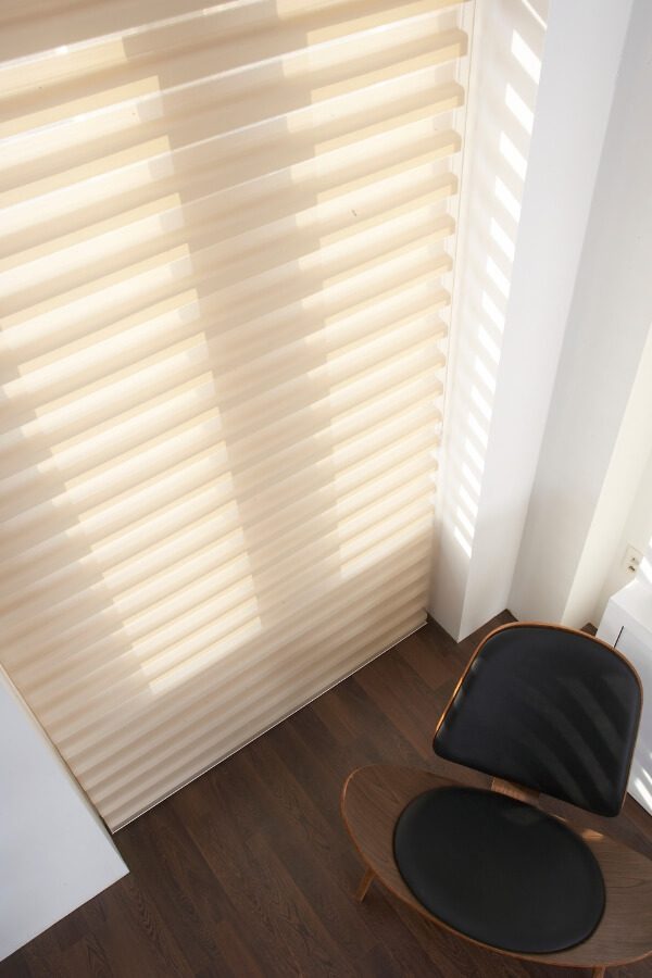 Cortina Sheer Simplicity instalada en sala