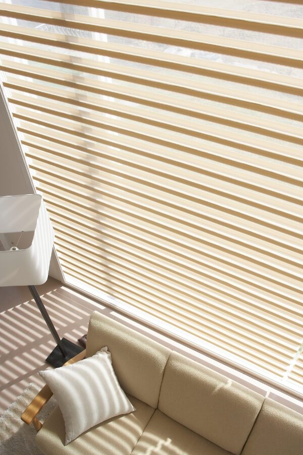 Cortina Sheer Simplicity en ambiente moderno